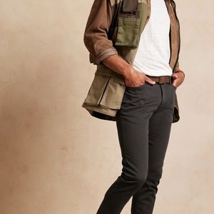 BANANA REPUBLIC SKINNY CHINOS